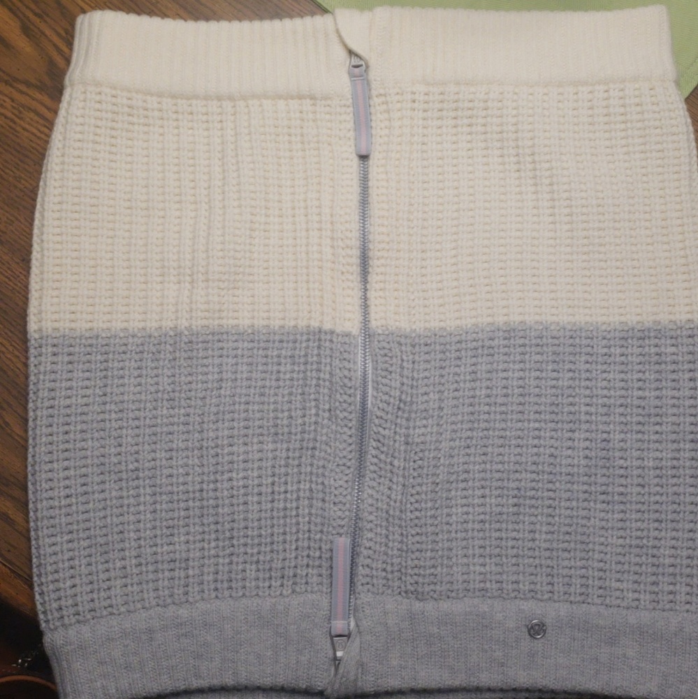 RARE! Lululemon Falling Freely Zippered Wool Scarf